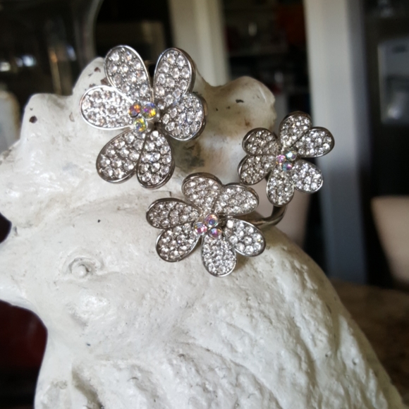 Beautiful diamond bracelet with flowers - Picture 3 of 4